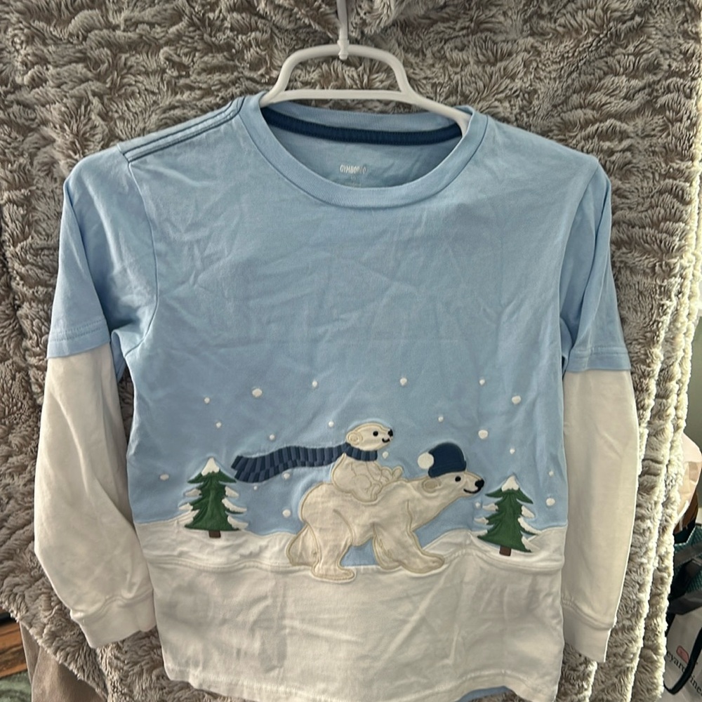 Boys Gymboree raglan long sleeve featuring polar bears. Size 10